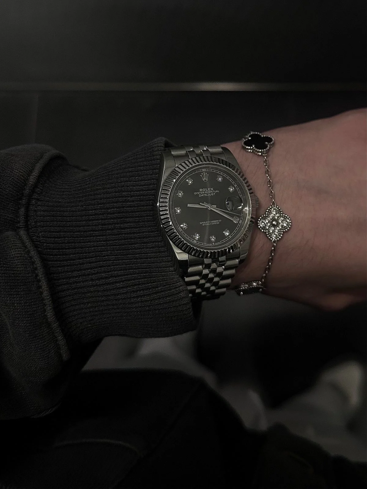 What Makes a Cartier Mens Silver Watch a Timeless Accessory?