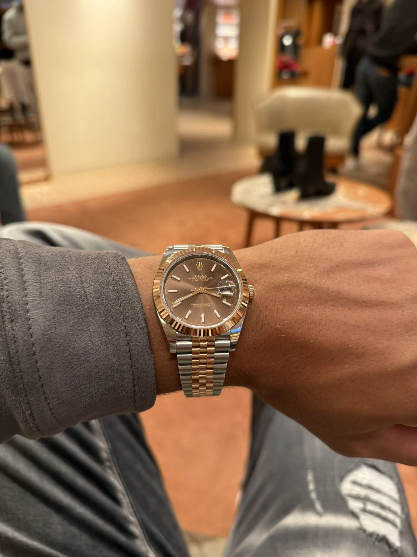 What Should You Know About a Women’s Gold Cartier Watch?